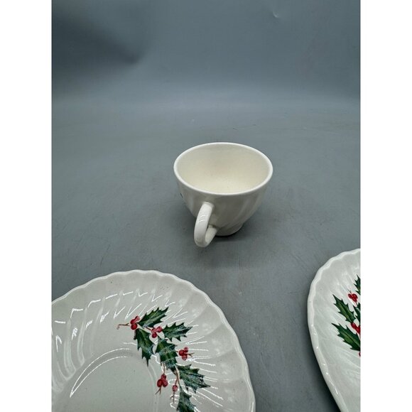 Vintage Christmas Holly berry Cup & 2 Saucer Set - Ceramic Tableware READ - Picture 7 of 12